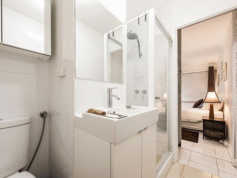 Rosalie 02 - Accommodation Redcliffe 13