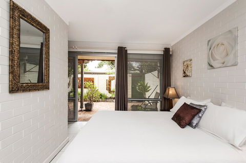 Rosalie 02 - Accommodation Redcliffe 15