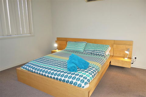 9 Krait Street - Perfect For Large Groups Or Families Alike - Accommodation Redcliffe 13