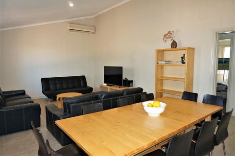 9 Krait Street - Perfect For Large Groups Or Families Alike - Accommodation Redcliffe 3