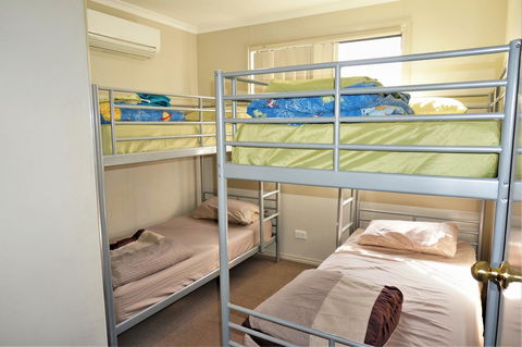 9 Krait Street - Perfect For Large Groups Or Families Alike - Accommodation Redcliffe 9