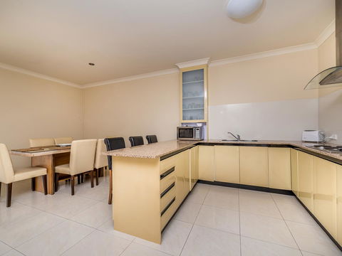 Seafront Unit 60 - Accommodation Redcliffe 6
