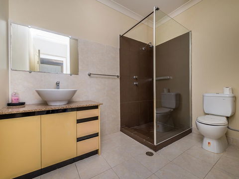 Seafront Unit 60 - Accommodation Redcliffe 5