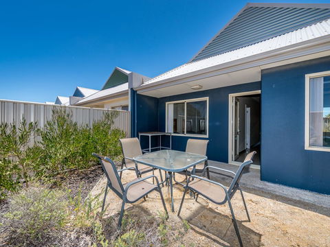 Seafront Unit 60 - Accommodation Redcliffe 1