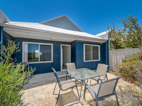 Seafront Unit 60 - Accommodation Redcliffe 8
