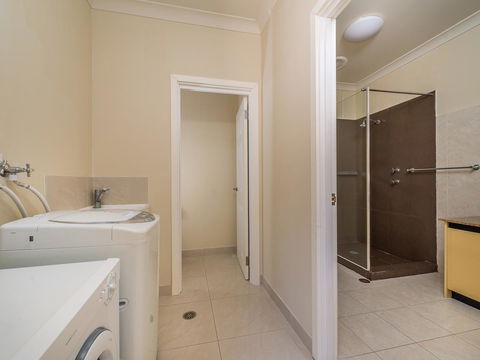 Seafront Unit 60 - Accommodation Redcliffe 4