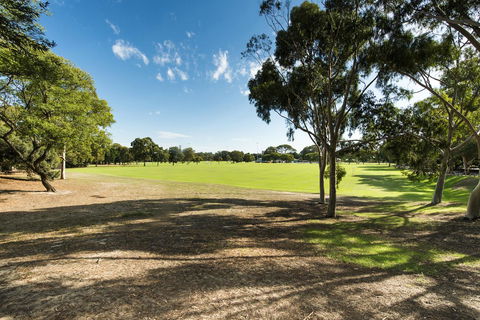 Rosalie 46 - Accommodation Redcliffe 13