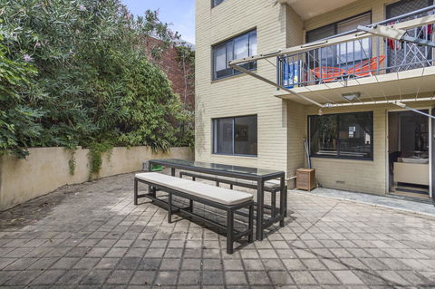 Gorgeous 26 1 Bed Designer Fitout Perfect Location - Accommodation Redcliffe 11