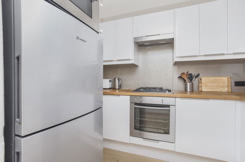 Gorgeous 26 1 Bed Designer Fitout Perfect Location - Accommodation Redcliffe 0