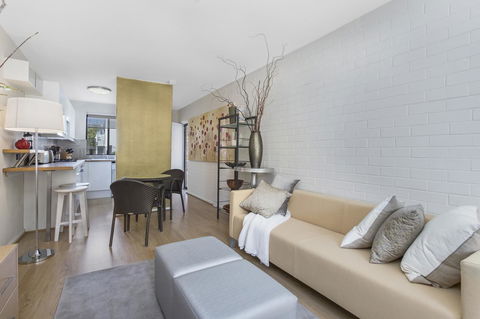 Gorgeous 26 1 Bed Designer Fitout Perfect Location - Accommodation Redcliffe 24