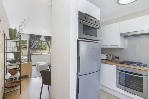 Gorgeous 26 1 Bed Designer Fitout Perfect Location - Accommodation Redcliffe 32