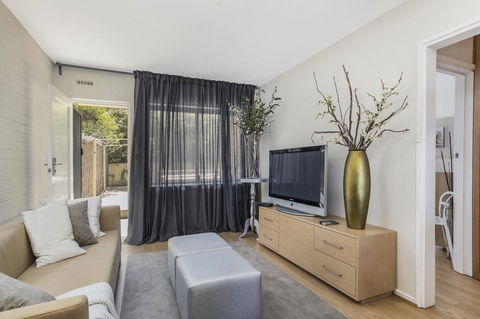 Gorgeous 26 1 Bed Designer Fitout Perfect Location - Accommodation Redcliffe 14