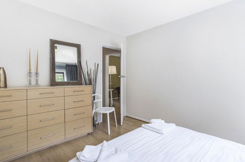 Gorgeous 26 1 Bed Designer Fitout Perfect Location - Accommodation Redcliffe 17
