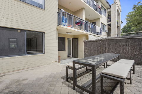 Gorgeous 26 1 Bed Designer Fitout Perfect Location - Accommodation Redcliffe 15