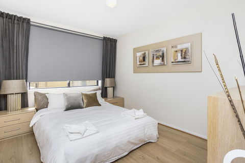 Gorgeous 26 1 Bed Designer Fitout Perfect Location - Accommodation Redcliffe 10
