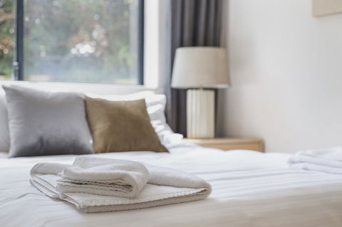 Gorgeous 26 1 Bed Designer Fitout Perfect Location - Accommodation Redcliffe 4