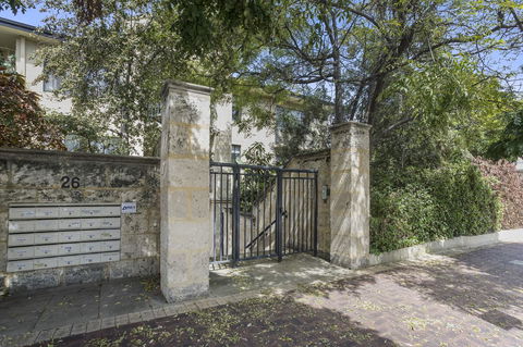 Gorgeous 26 1 Bed Designer Fitout Perfect Location - Accommodation Redcliffe 30