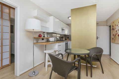 Gorgeous 26 1 Bed Designer Fitout Perfect Location - Accommodation Redcliffe 12