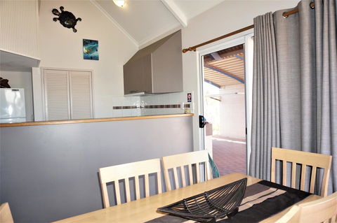 Osprey Holiday Village Unit 113 2 Bedroom - Accommodation Redcliffe 4