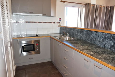 Osprey Holiday Village Unit 113 2 Bedroom - Accommodation Redcliffe 5