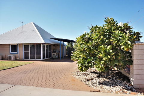 Osprey Holiday Village Unit 113 2 Bedroom - Accommodation Redcliffe 0