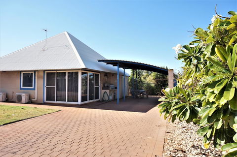 Osprey Holiday Village Unit 113 2 Bedroom - Accommodation Redcliffe 14