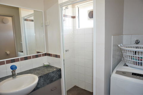 Osprey Holiday Village Unit 113 2 Bedroom - Accommodation Redcliffe 9
