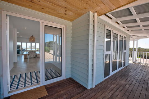 Blue Sky Escapes The Lookout Lancelin - Accommodation Redcliffe 8