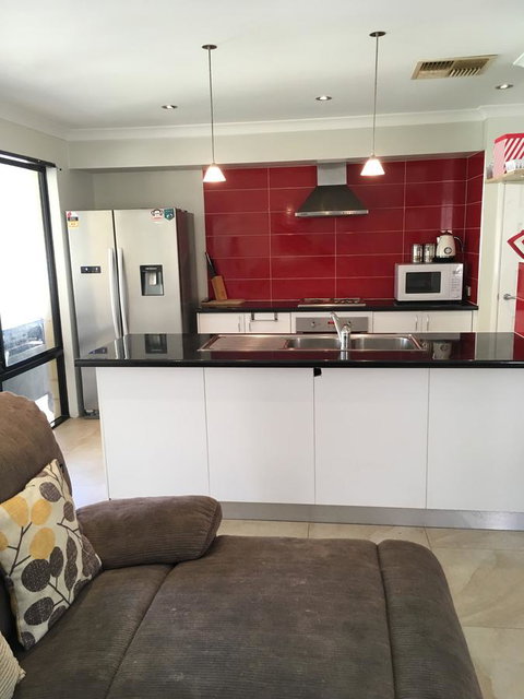 Shiraz Heights - Accommodation Redcliffe 12