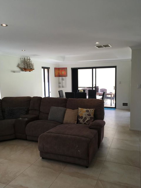 Shiraz Heights - Accommodation Redcliffe 9