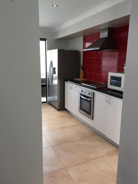 Shiraz Heights - Accommodation Redcliffe 14