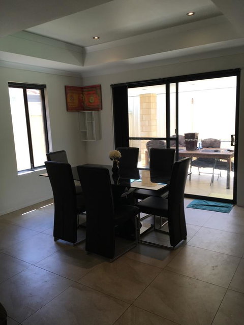 Shiraz Heights - Accommodation Redcliffe 10