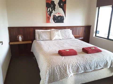 Cosy Corner Chalets - Accommodation Redcliffe 10