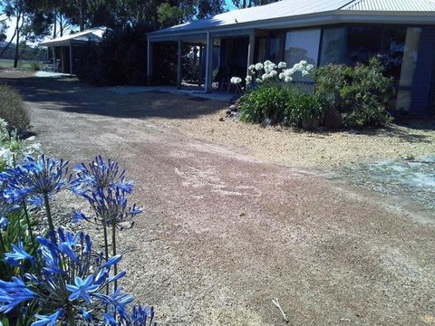 Cosy Corner Chalets - Accommodation Redcliffe 3