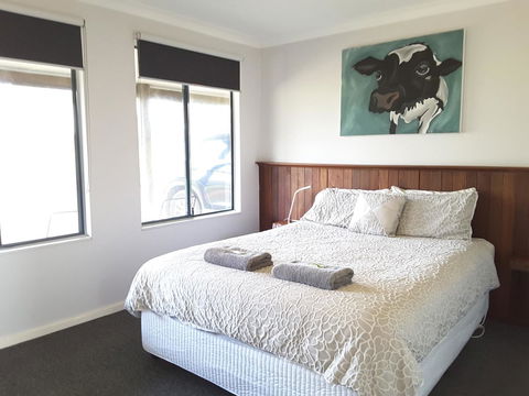Cosy Corner Chalets - Accommodation Redcliffe 7