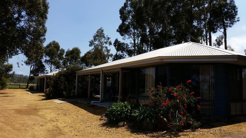 Cosy Corner Chalets - Accommodation Redcliffe 12