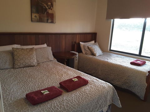 Cosy Corner Chalets - Accommodation Redcliffe 9