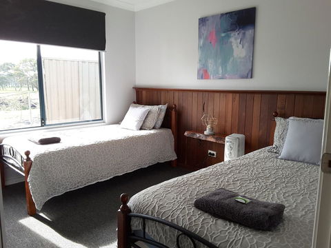 Cosy Corner Chalets - Accommodation Redcliffe 6