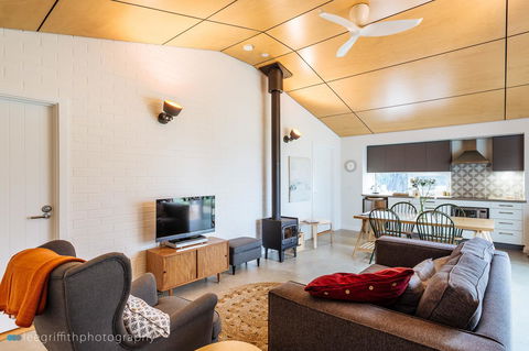 Stablebase - Accommodation Redcliffe 6