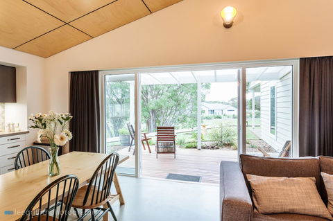 Stablebase - Accommodation Redcliffe 10