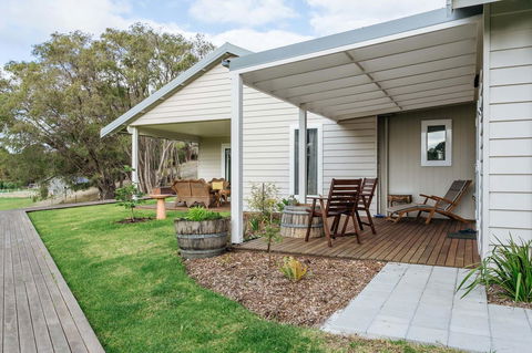Stablebase - Accommodation Redcliffe 0
