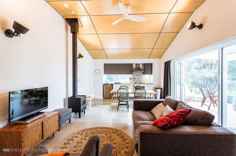 Stablebase - Accommodation Redcliffe 8
