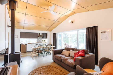 Stablebase - Accommodation Redcliffe 5