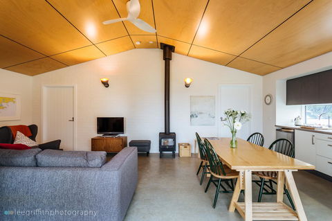 Stablebase - Accommodation Redcliffe 7