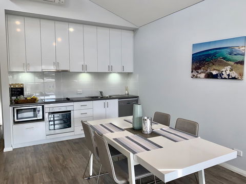 17 By The Sea - Accommodation Redcliffe 9