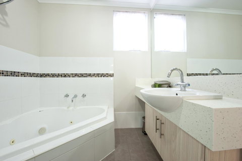 Mandalay Holiday Resort And Tourist Park - Accommodation Redcliffe 43