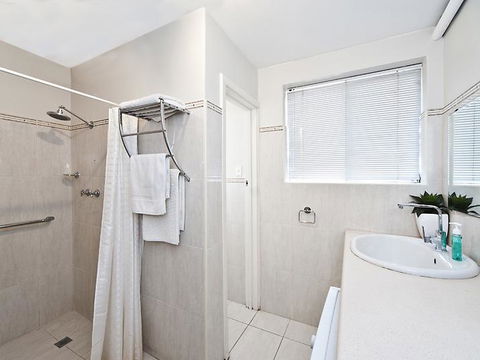 Lucy's House - Accommodation Redcliffe 4