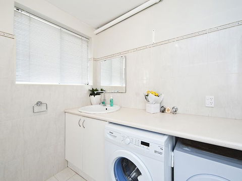 Lucy's House - Accommodation Redcliffe 5