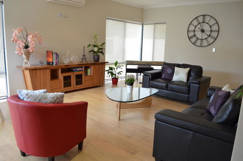 Ellard Bed & Breakfast - Accommodation Redcliffe 10