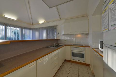 Osprey Holiday Village Unit 108 - Accommodation Redcliffe 5